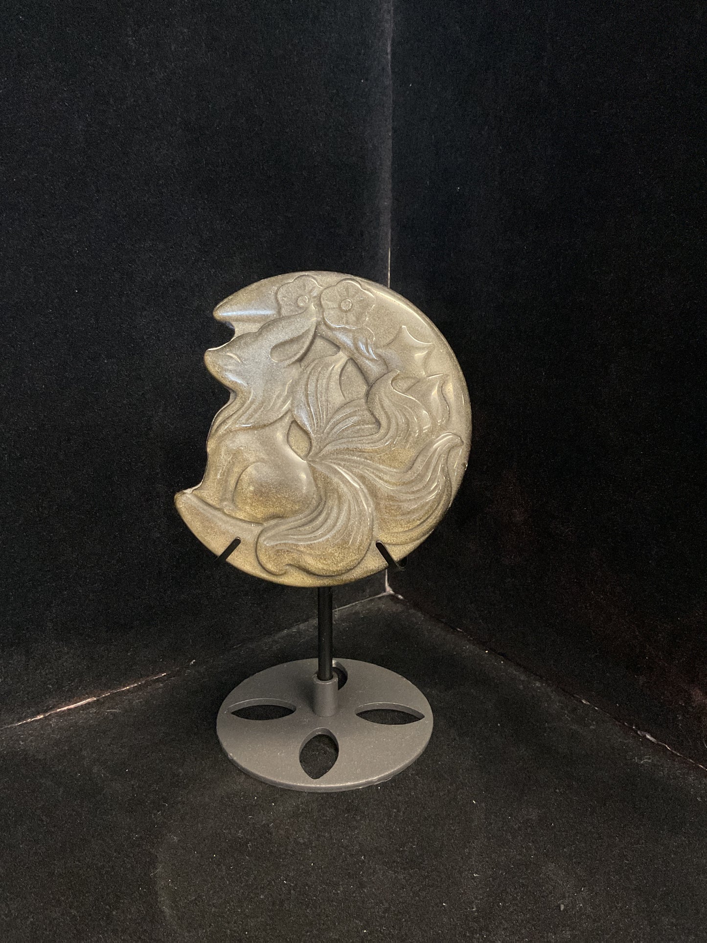 Gold Sheen Obsidian Nine-Tailed Fox