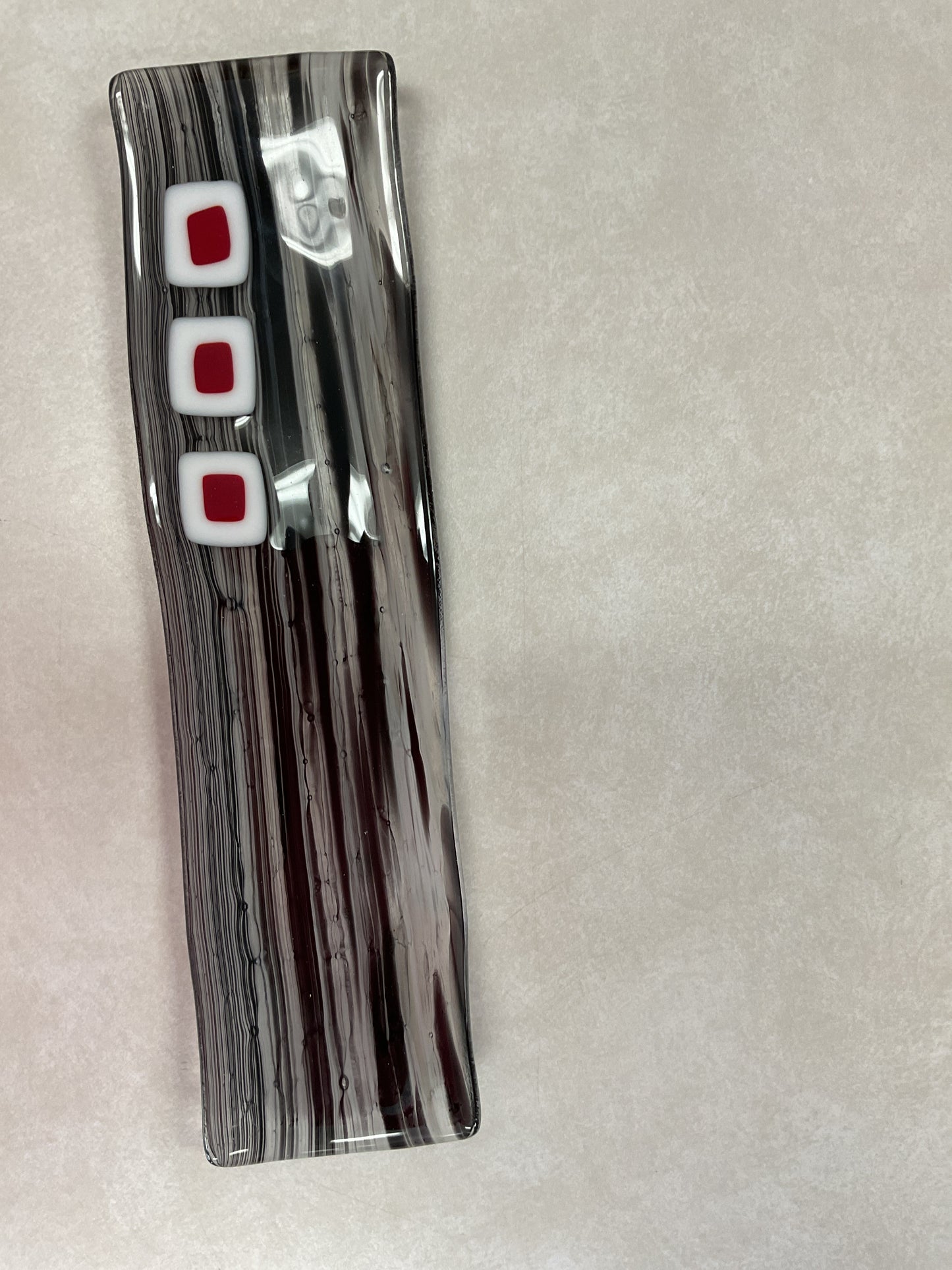 4X13 rectangle black spirt glass with white and red square