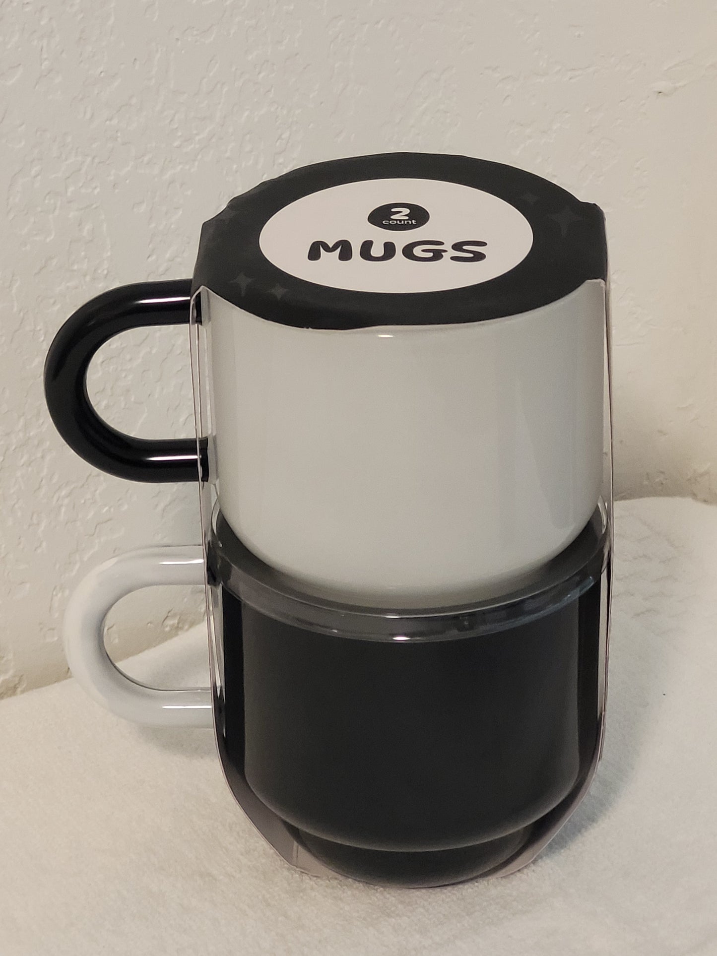 White and black mug set