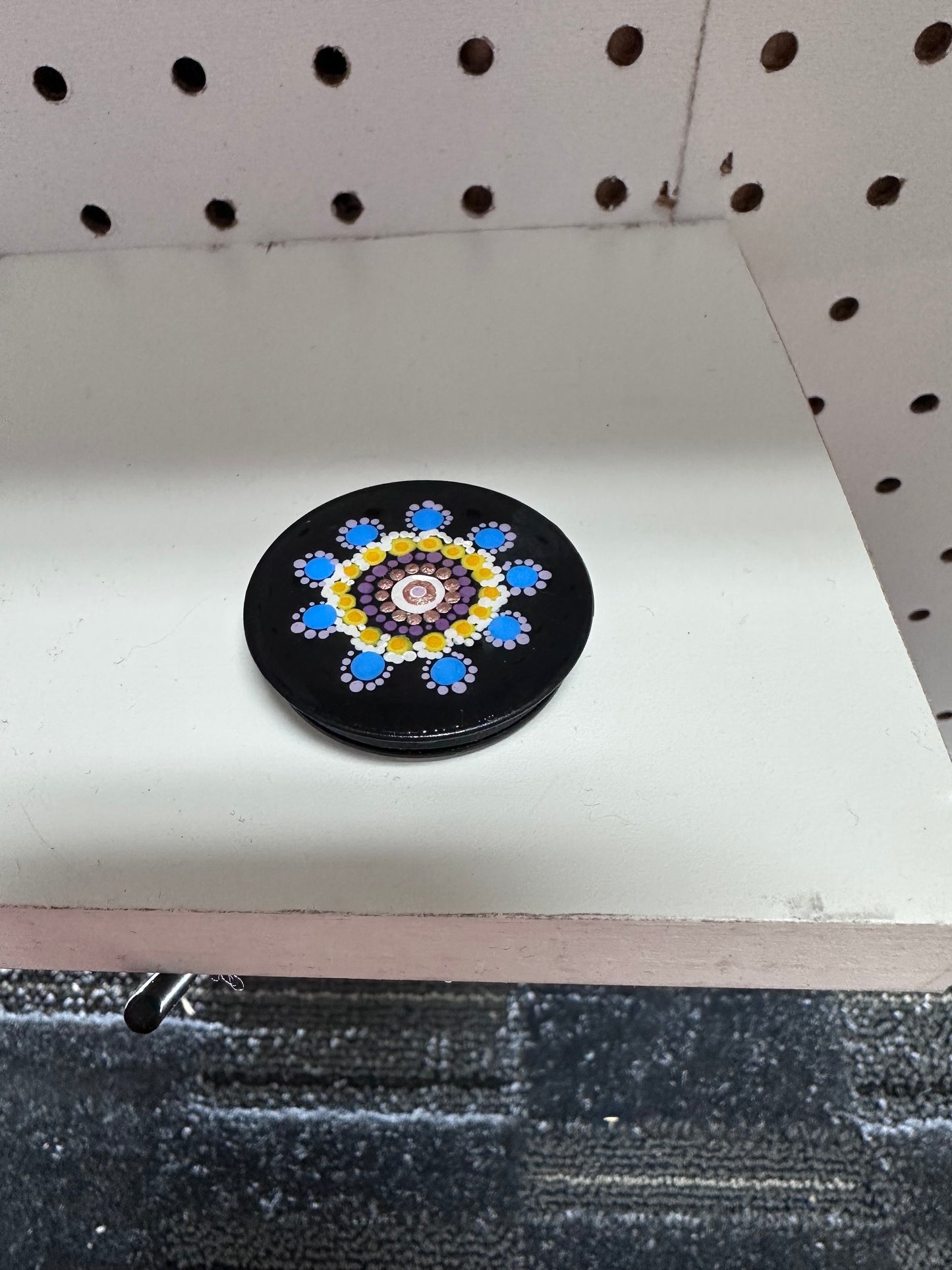 Floral dot art pop socket