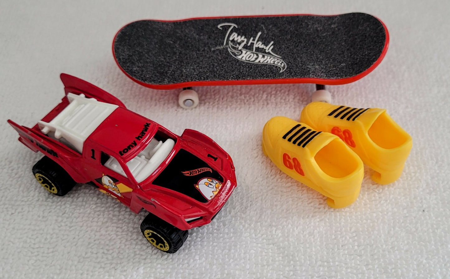 Mattel Hot Wheels Skate Baja Truck w Fingerboard & Shoes