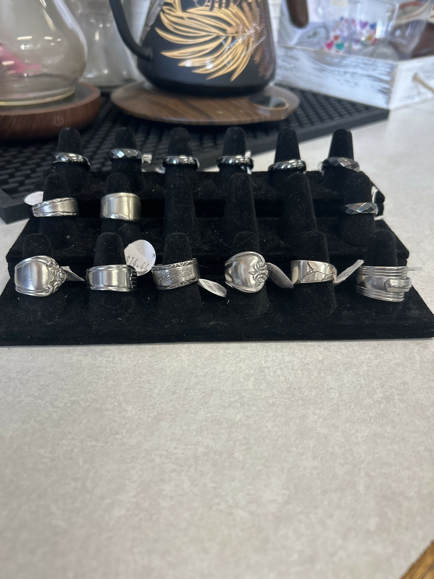 Spoon Ring, Variety