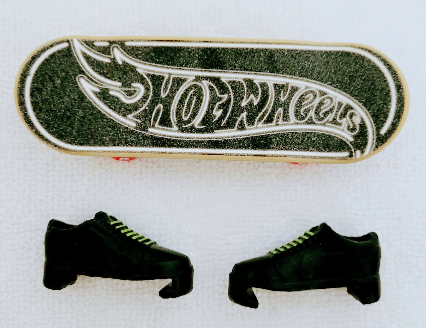 Hot Wheels Skate Neon Fury Fingerboard Tony Hawk