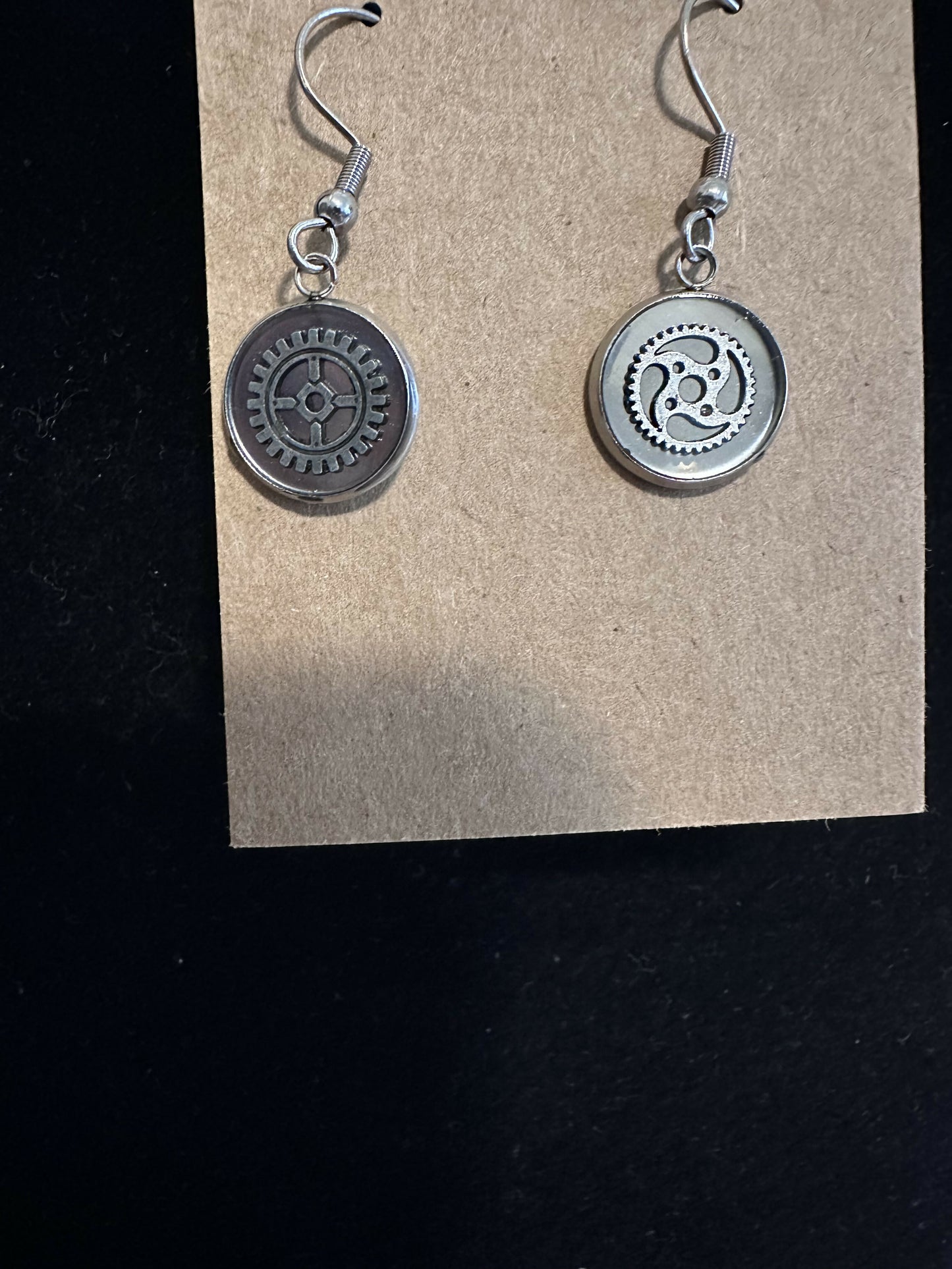 Resin bezel circle earrings