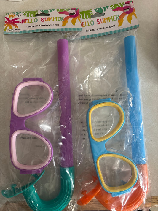 Snorkel and goggle set