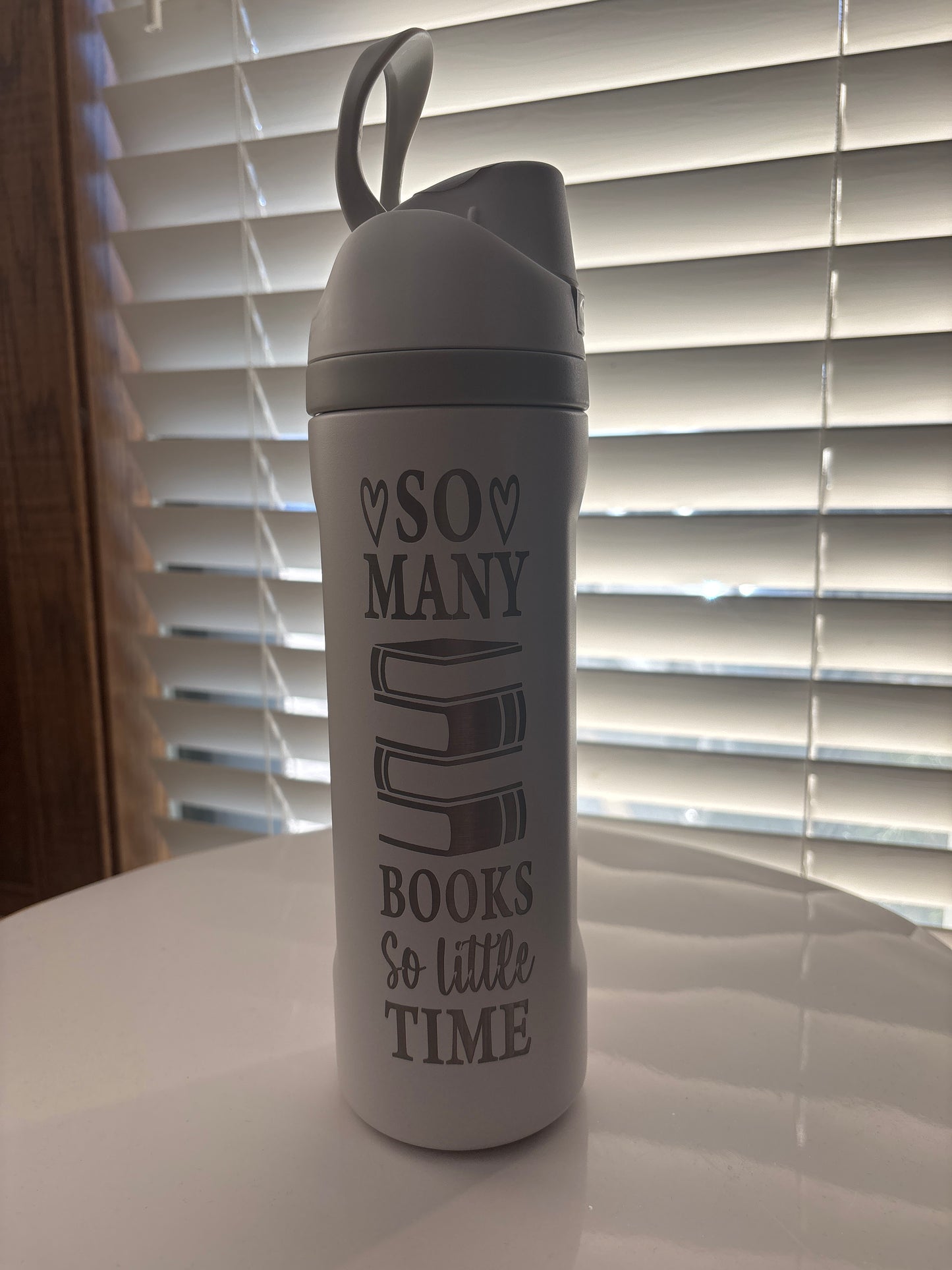 So many books tumbler