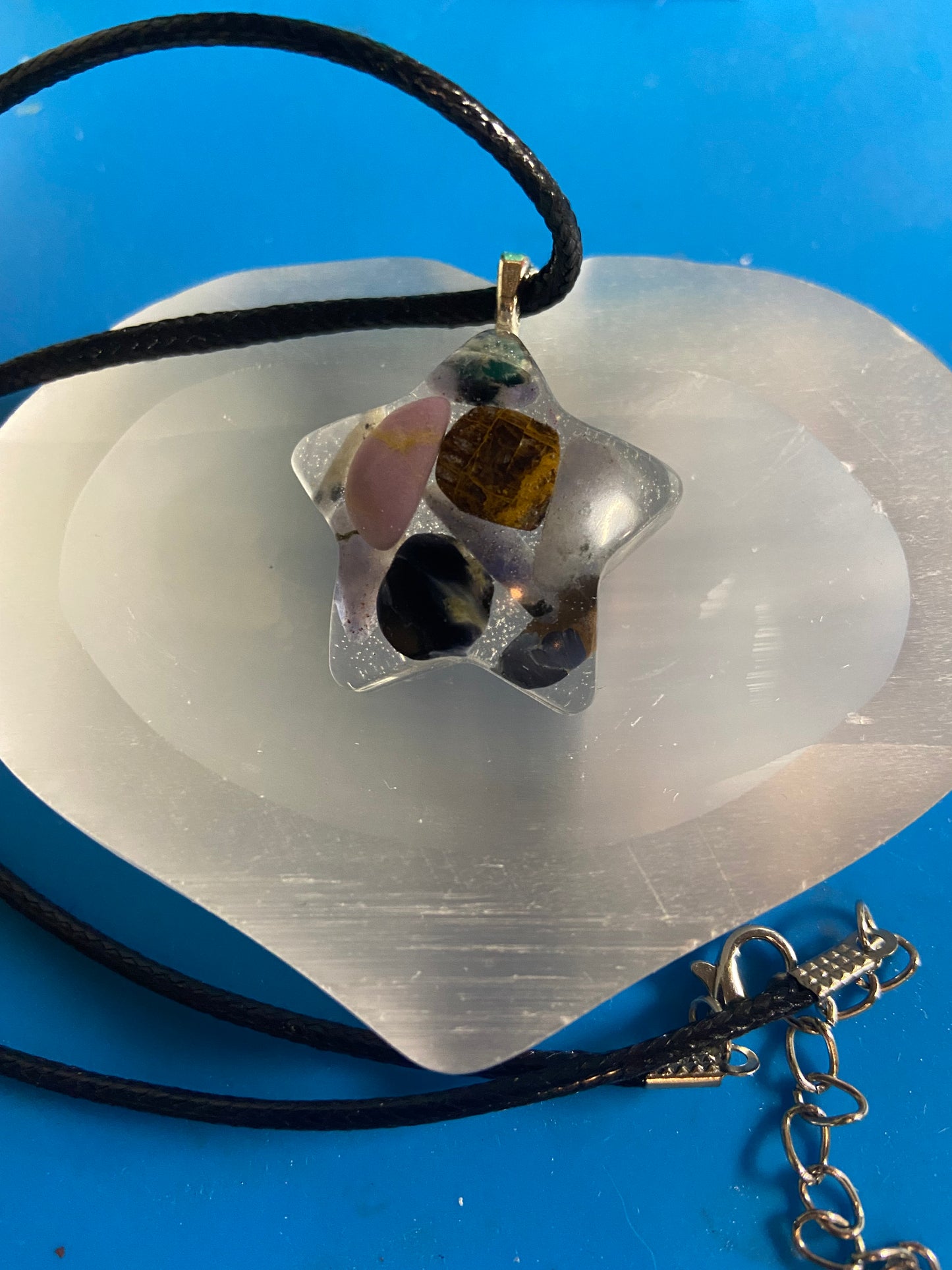 Star pendant with stone chips