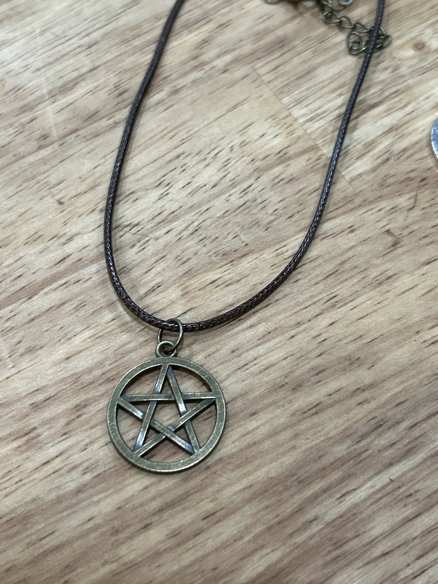 Pentagram necklace, brown/bronze