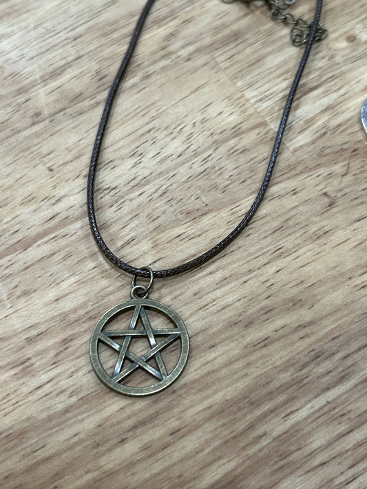 Pentagram necklace, brown/bronze